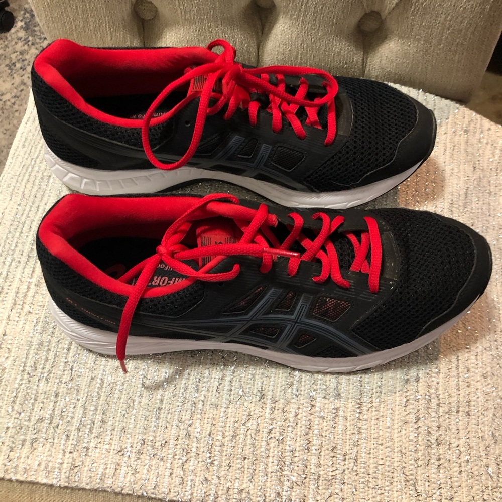 Women's Black and Red Athletic Running Shoes